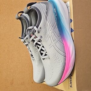 NWT Asics Gel Nimbus 25